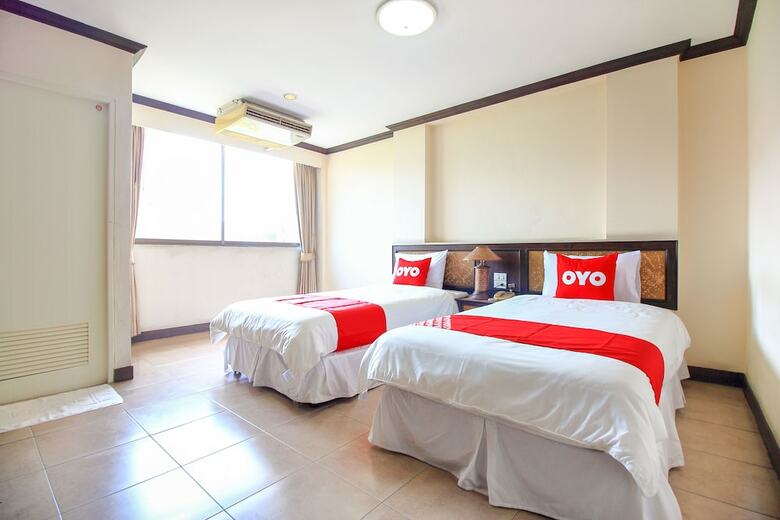 Oyo 383 White Inn Hotel
