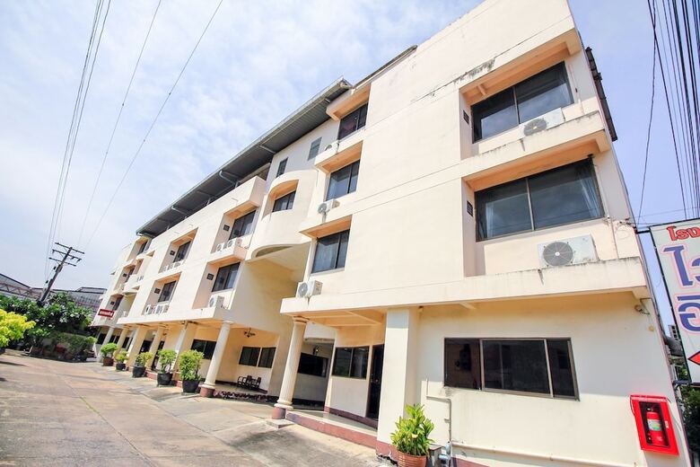 Oyo 383 White Inn Hotel