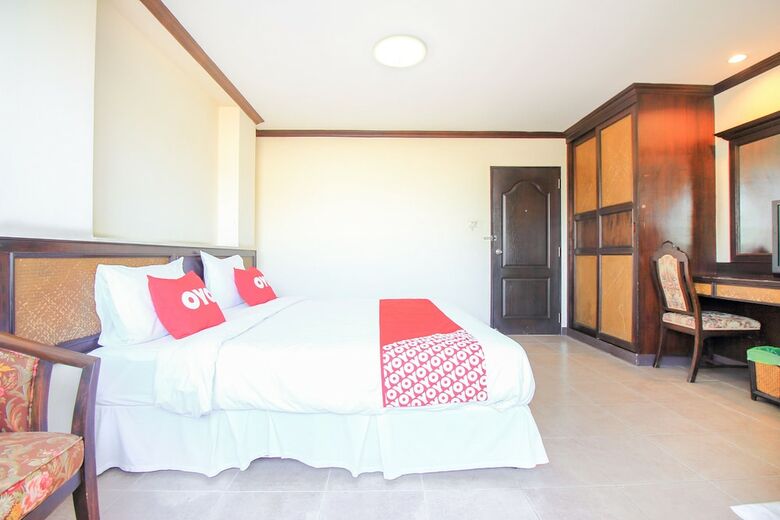 Oyo 383 White Inn Hotel