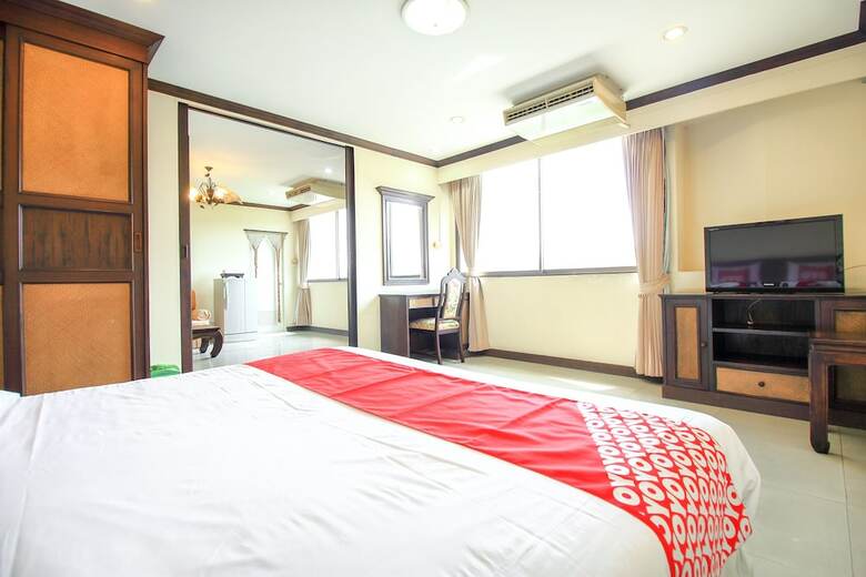 Oyo 383 White Inn Hotel