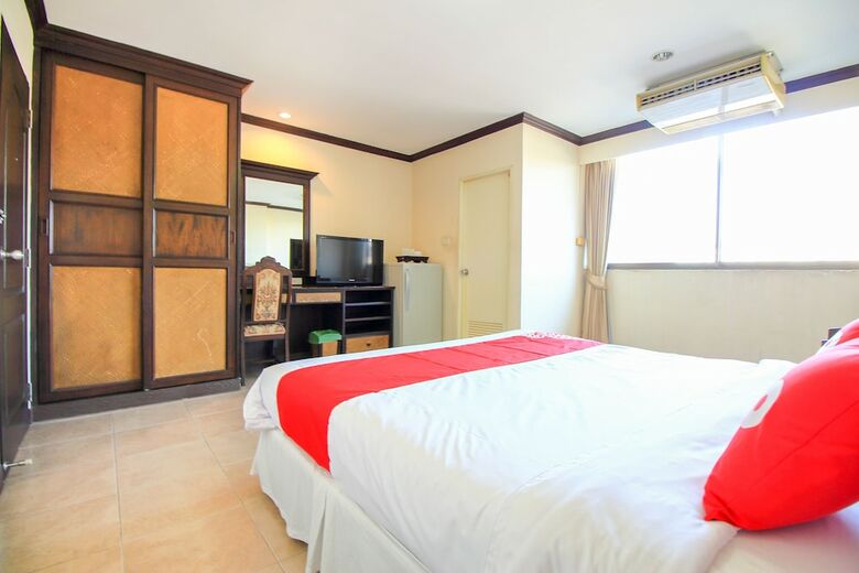 Oyo 383 White Inn Hotel