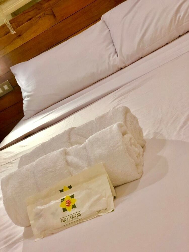 Hotel Two Seasons Executive Suites