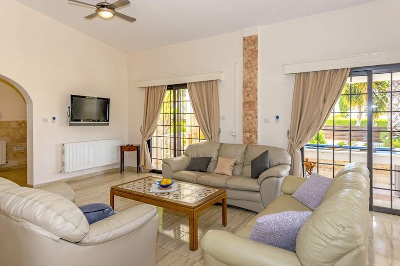 Coral Bay Villa With Pool