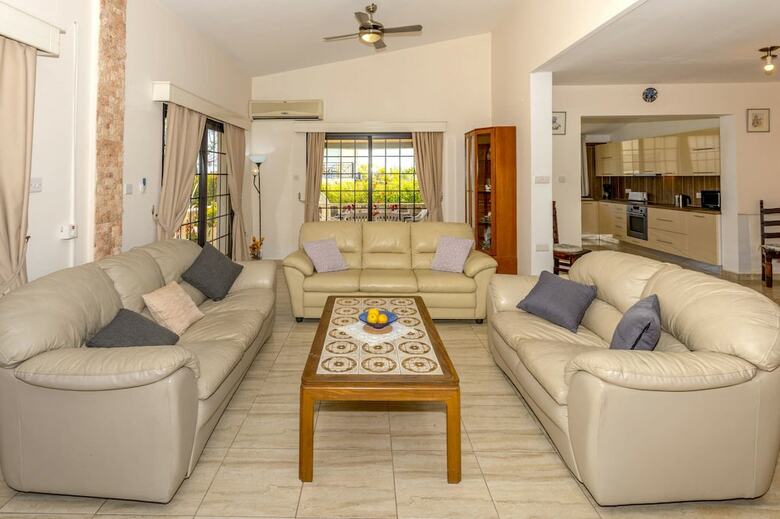 Coral Bay Villa With Pool