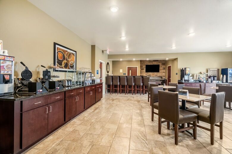 Cobblestone Hotel & Suites - Urbana