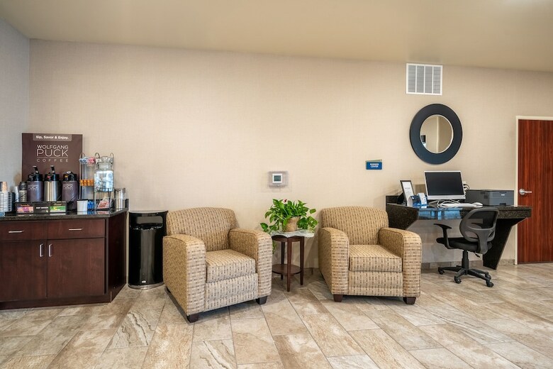 Cobblestone Hotel & Suites - Urbana