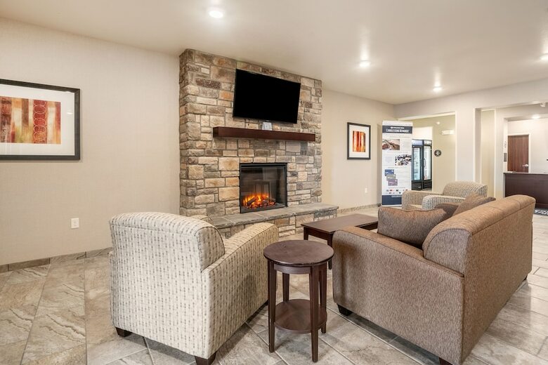 Cobblestone Hotel & Suites - Urbana