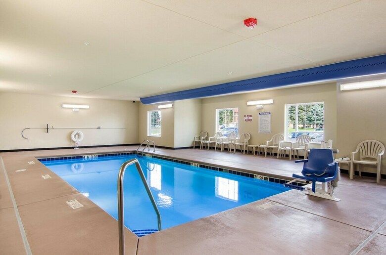 Cobblestone Hotel & Suites - Urbana