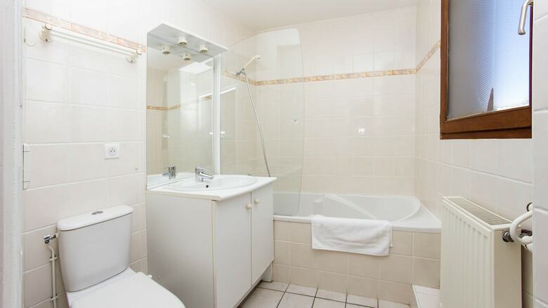 Authentic Chalet M�ribel Village Close To The Slopes
