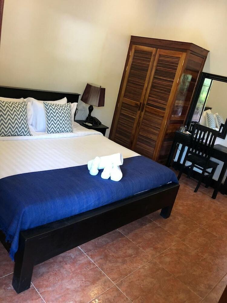 Isirafu Hotel & Residence