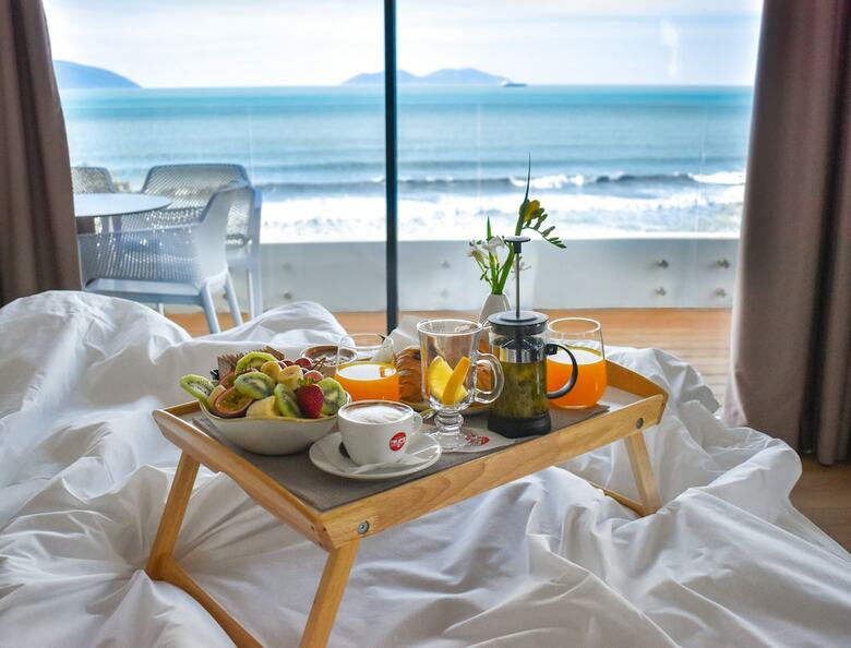 Yacht Hotel