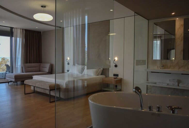 Yacht Hotel