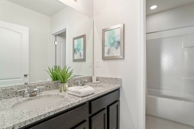 Lovely 5 Bed Pool Hm - Solterra-6082bod