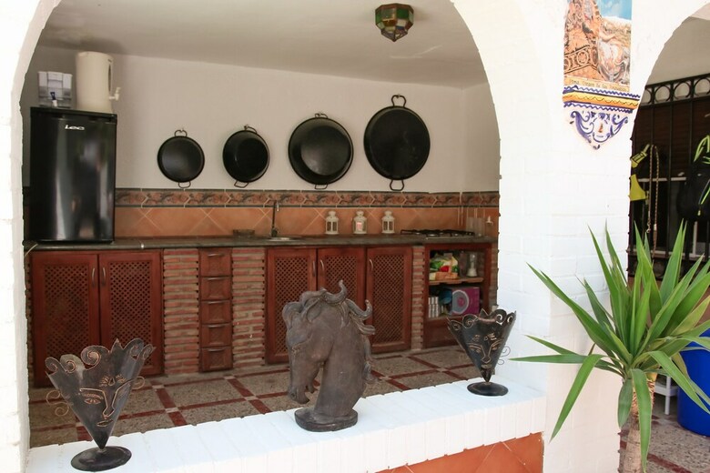 Beautiful 11 Bed Villa, Private Pool, Large Garden