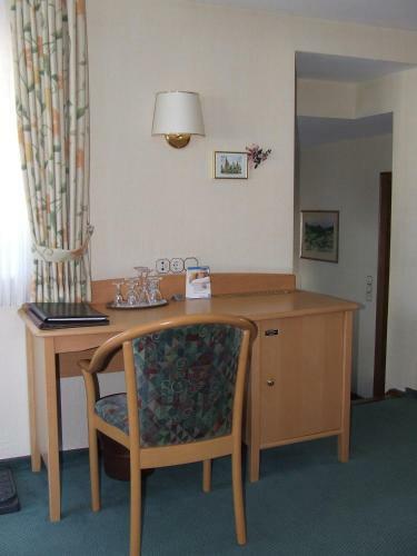 Hostal Hotel-caf� Z�schener Bauernstuben Garni