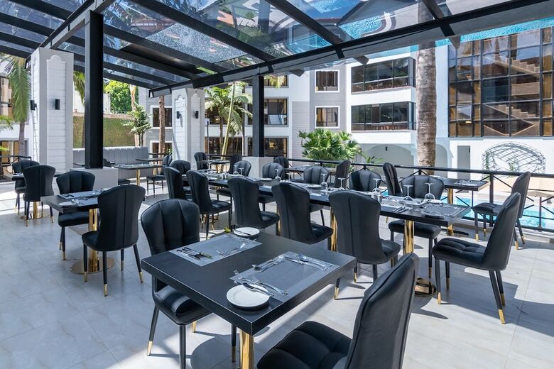 Cysuites Apartment Hotel