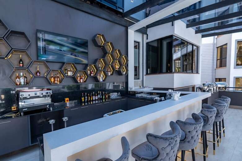 Cysuites Apartment Hotel