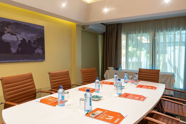 Cysuites Apartment Hotel