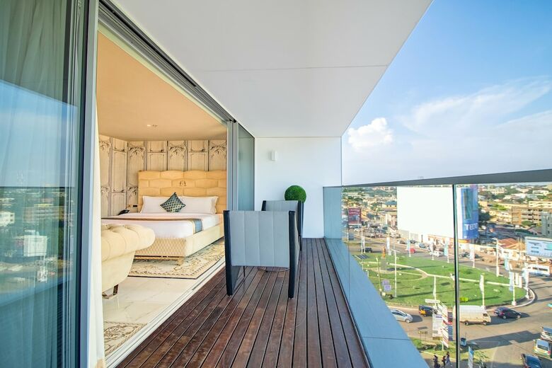 No 1 Oxford Street Hotel And Suites