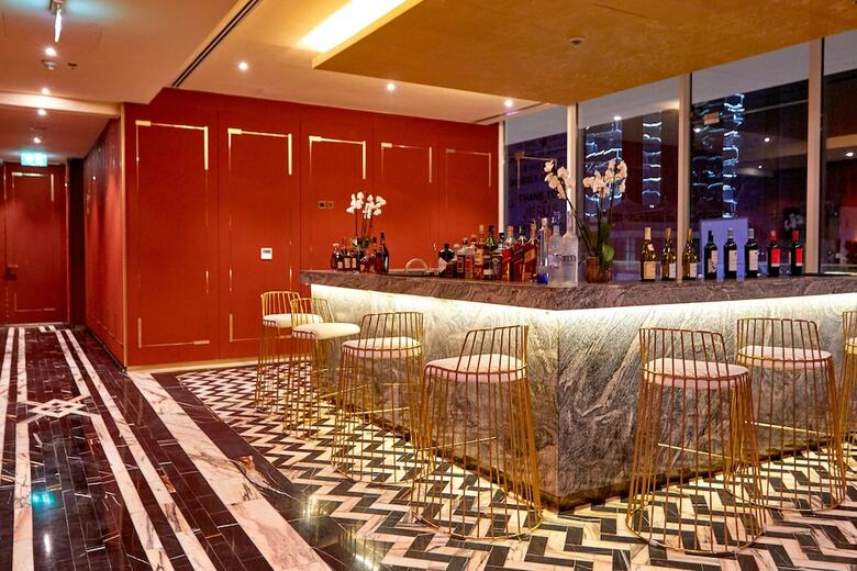 No 1 Oxford Street Hotel And Suites