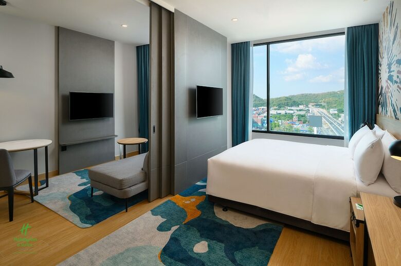 Hotel Holiday Inn & Suites Siracha Laemchabang