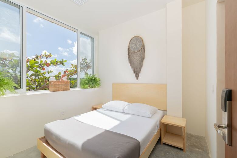 Hostal Oostel Smart Hostel -  Adults Only