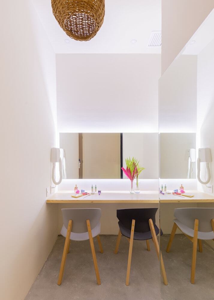 Hostal Oostel Smart Hostel -  Adults Only