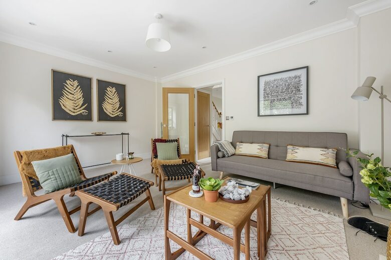 Riverside Home With Private Parking