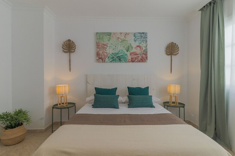 Sunny Terrace Apartment, Old Town Views