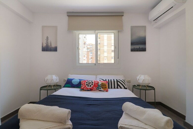 Bright M�laga Beach And Downtown Apartment