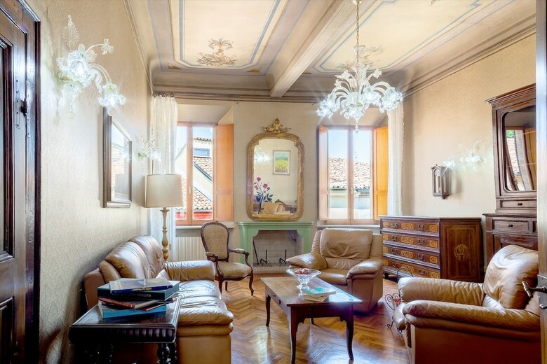 Exclusive Palazzo Schifanoia Apartment