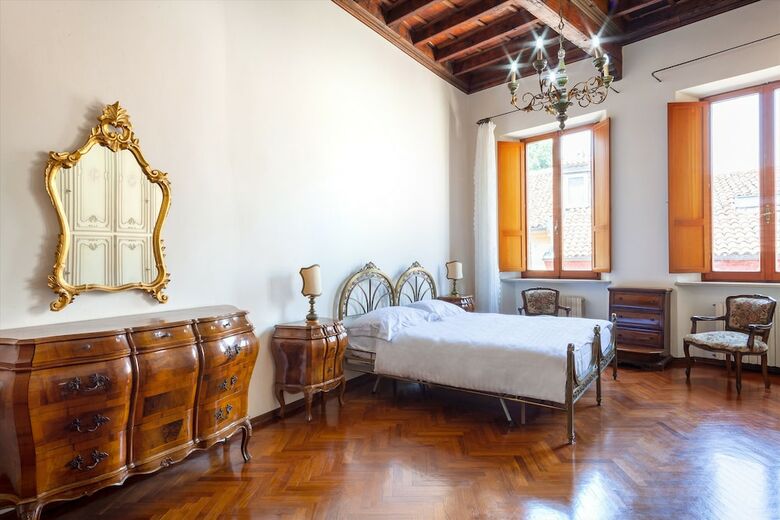 Exclusive Palazzo Schifanoia Apartment