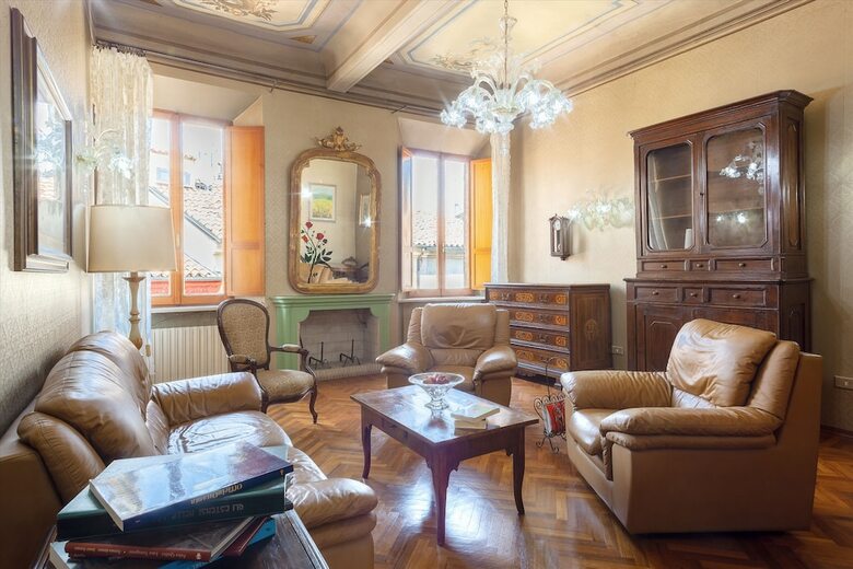 Exclusive Palazzo Schifanoia Apartment