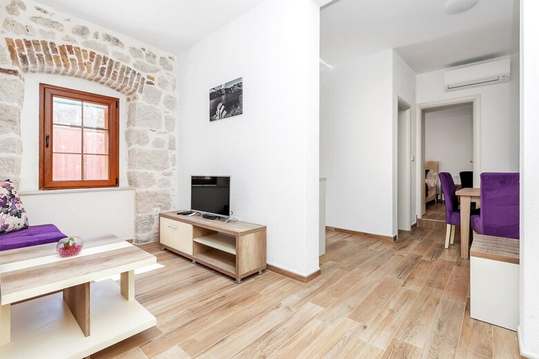 Apartments Mezini 11