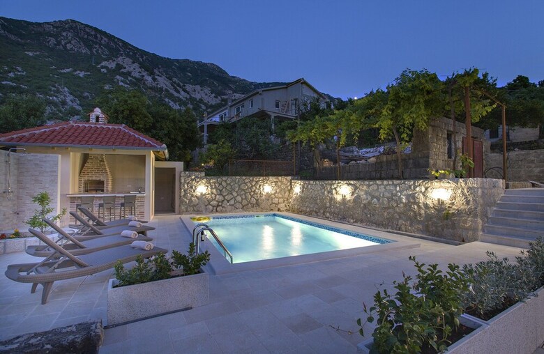 Apartments Mezini 11