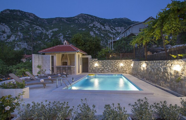 Apartments Mezini 11
