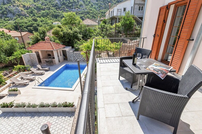 Apartments Mezini 11