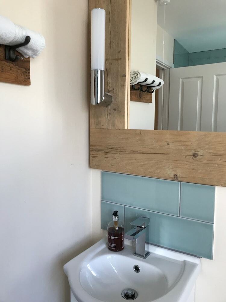 2 Crown Barton - Glastonbury