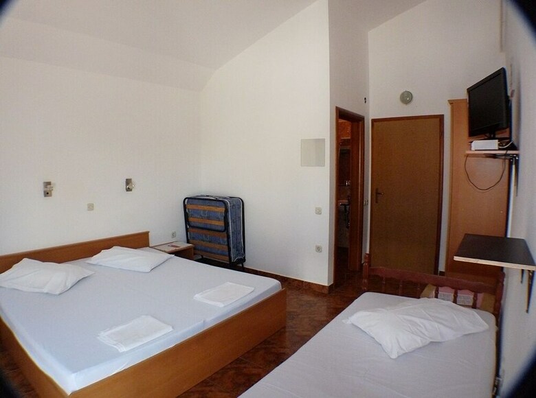 Hotel Hilde Yellow House