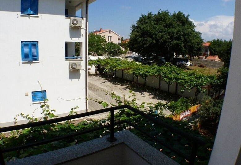 Hotel Hilde Yellow House