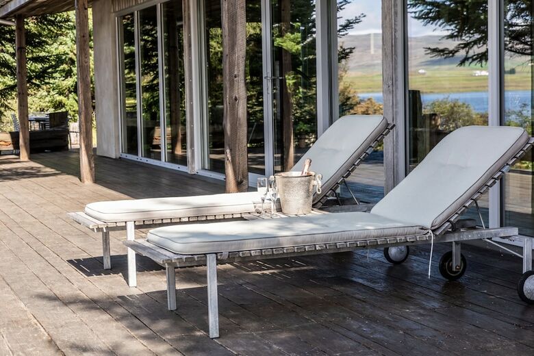 �lftav�k Lakefront Villa