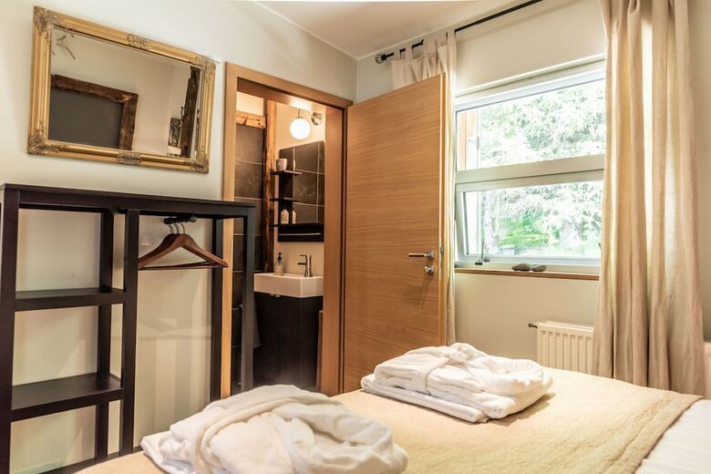 �lftav�k Lakefront Villa