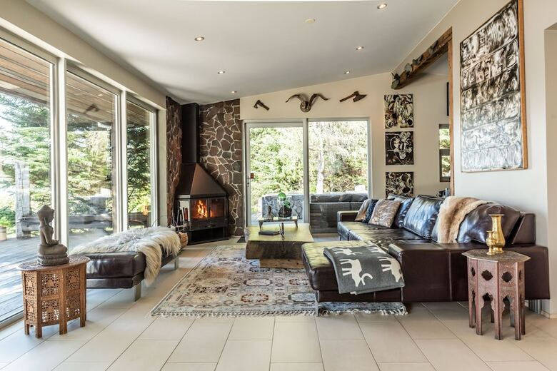 �lftav�k Lakefront Villa