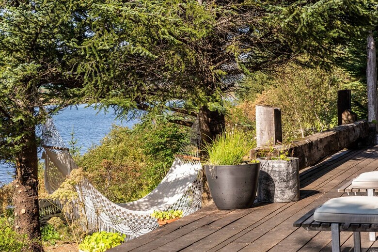 �lftav�k Lakefront Villa