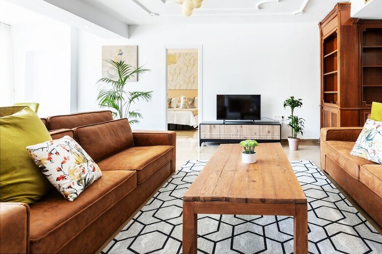Fabulous 3 Bd Apartment Great Location. Puerta Real