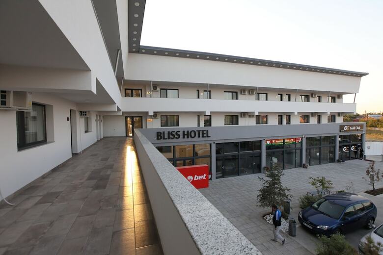 Bliss Hotel And Apartments
