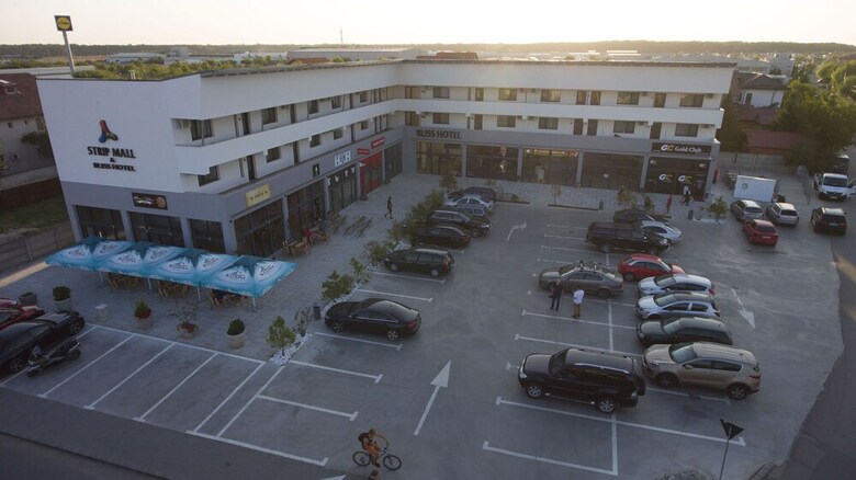 Bliss Hotel And Apartments