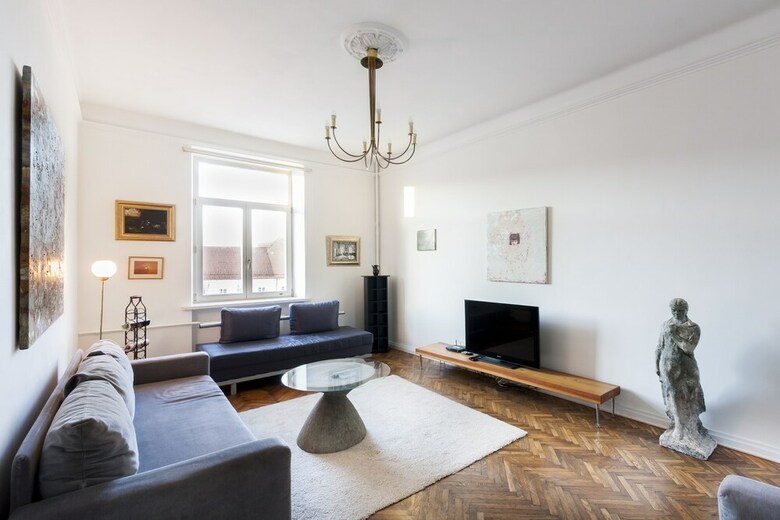 Artist's Hideaway Apartment