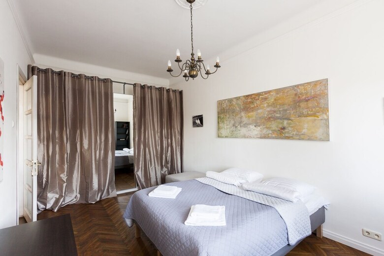 Artist's Hideaway Apartment