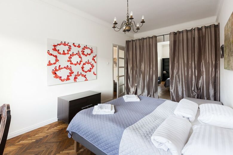 Artist's Hideaway Apartment